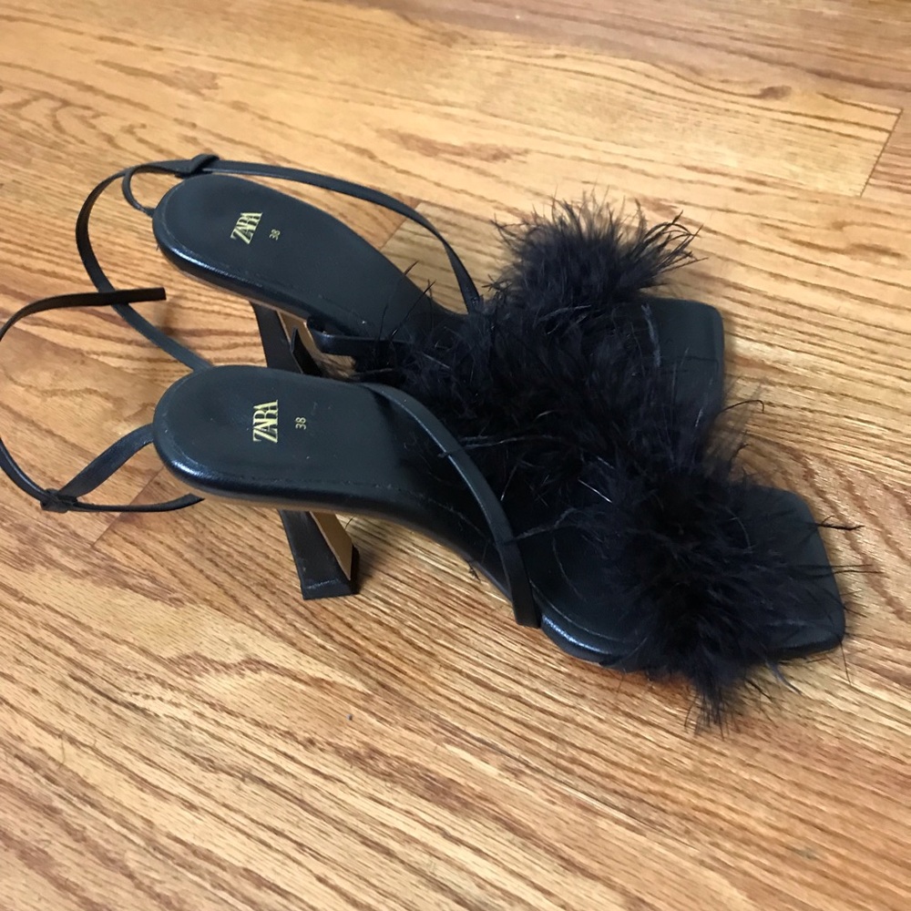 Zara Women's Leather Black Feathered Sandals - Picture 4 of 4